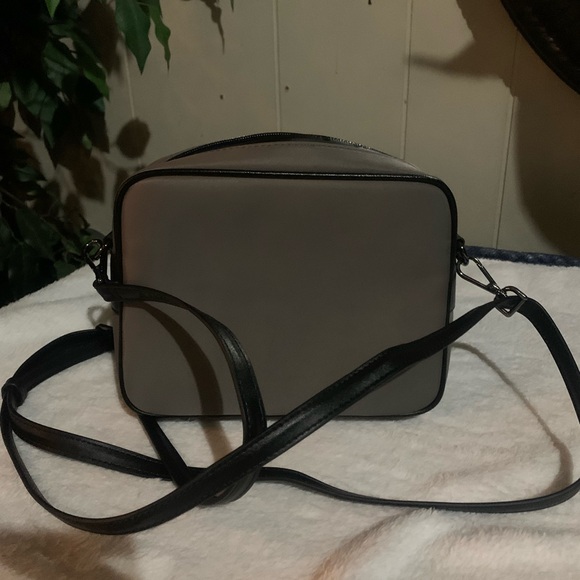 Arden Cove Anti- theft and water resistant travel crossbody - Picture 3 of 4